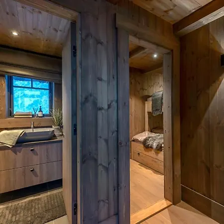 Villa 4br Mountain House Adjacent To The Vangslia Ski Center